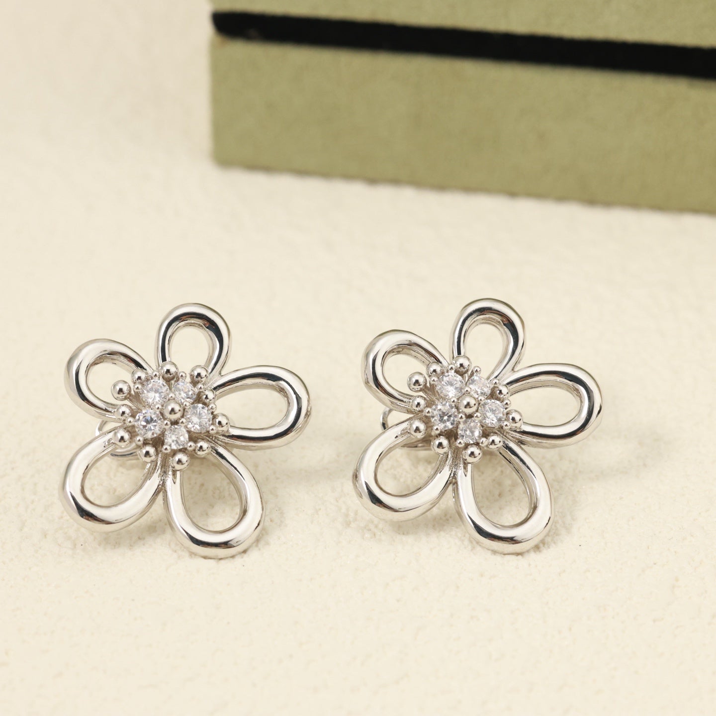Van Cleef & Arpels Style Flower Stud Earrings