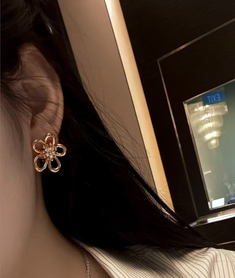Van Cleef & Arpels Style Flower Stud Earrings
