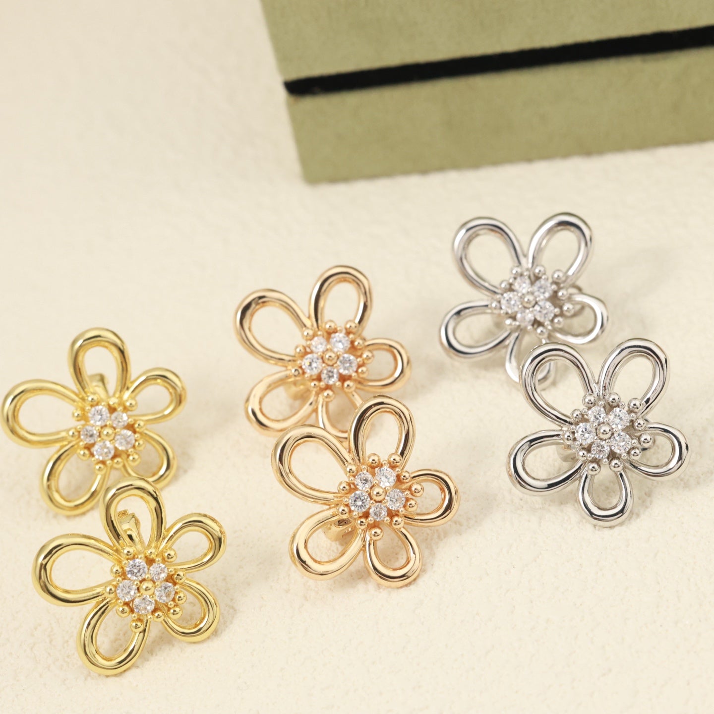 Van Cleef & Arpels Style Flower Stud Earrings