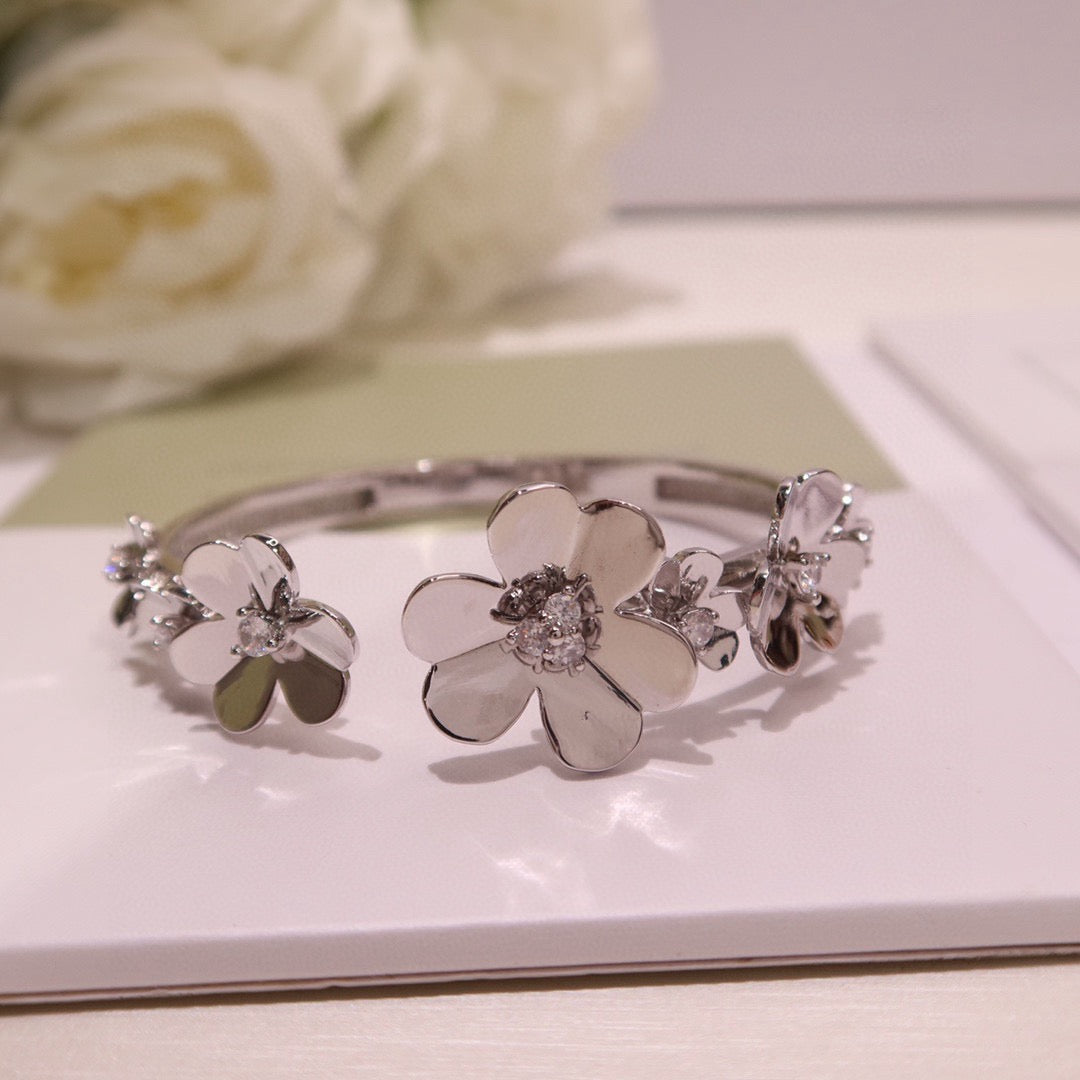 Van Cleef & Arpels Clover Bracelet