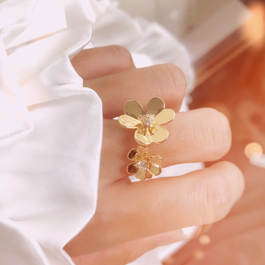 Van Cleef & Arpels Three-Flower Necklace
