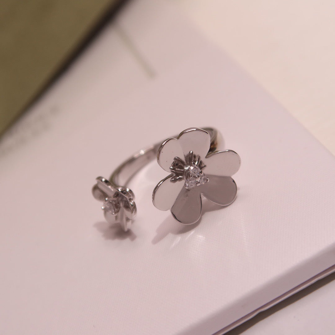 Van Cleef & Arpels Three-Flower Necklace