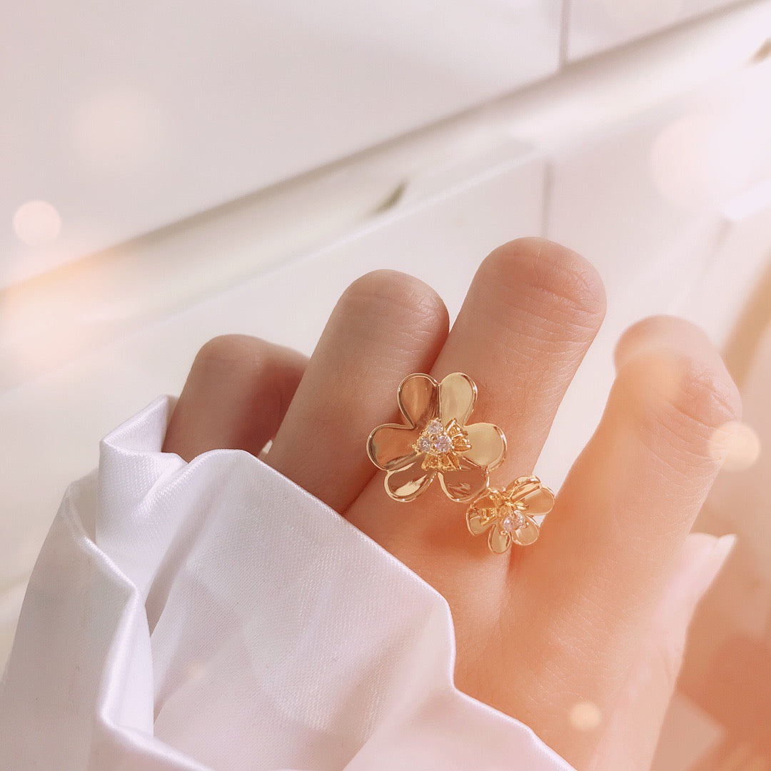 Van Cleef & Arpels Three-Flower Necklace