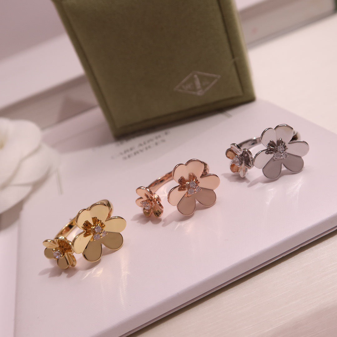 Van Cleef & Arpels Three-Flower Necklace