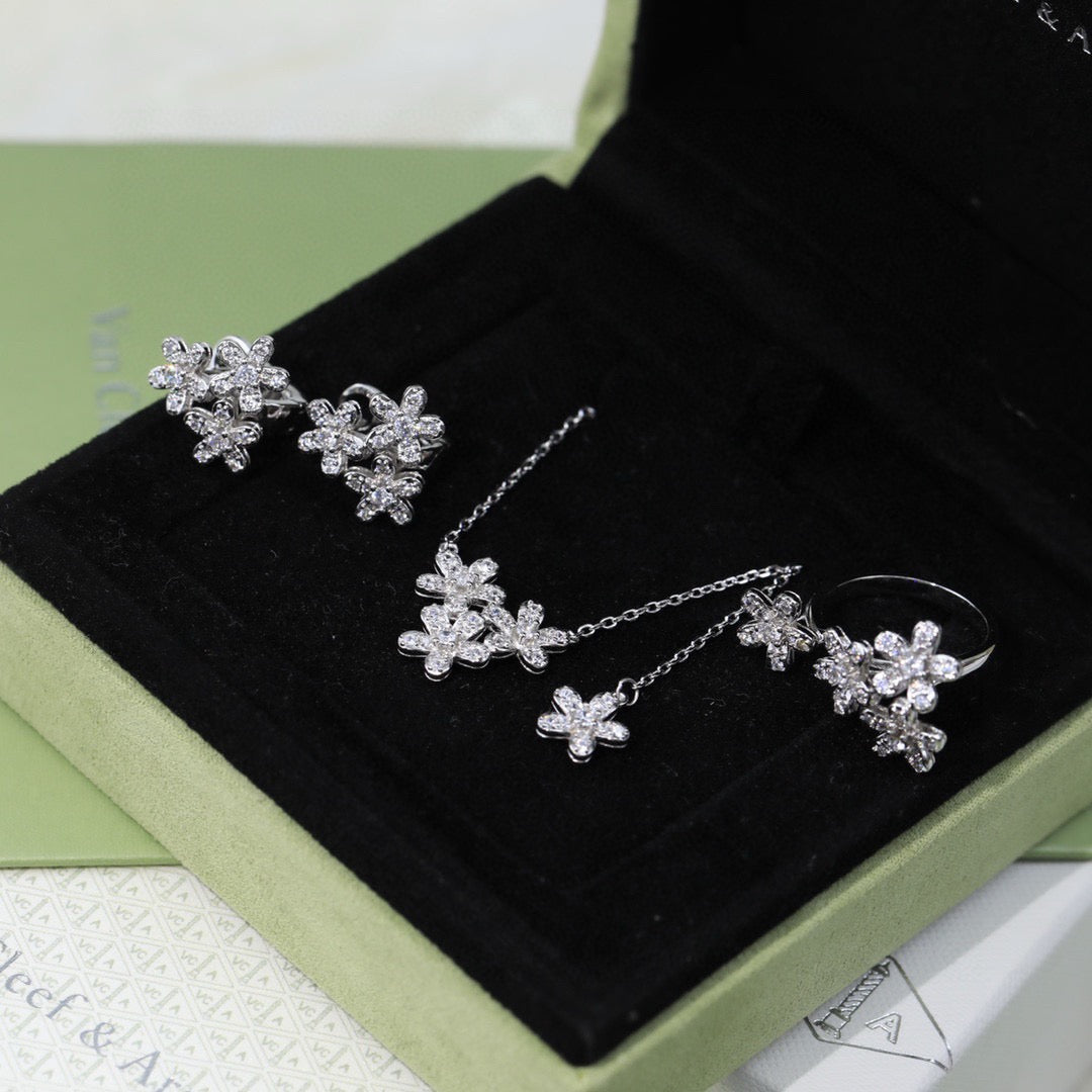 Van Cleef & Arpels Style Flower Stud Earrings