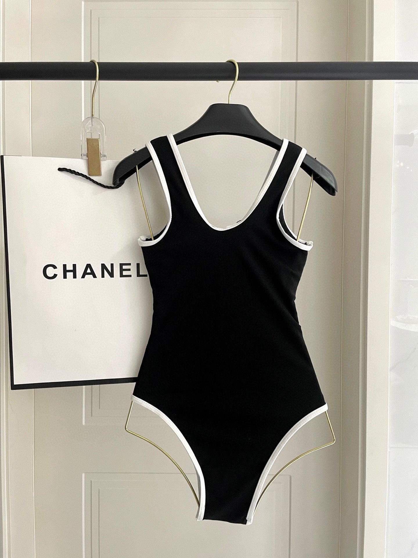 CC BIKINI SWIMSUIT SET IN BLACK AND  WHITE TRIM 604255