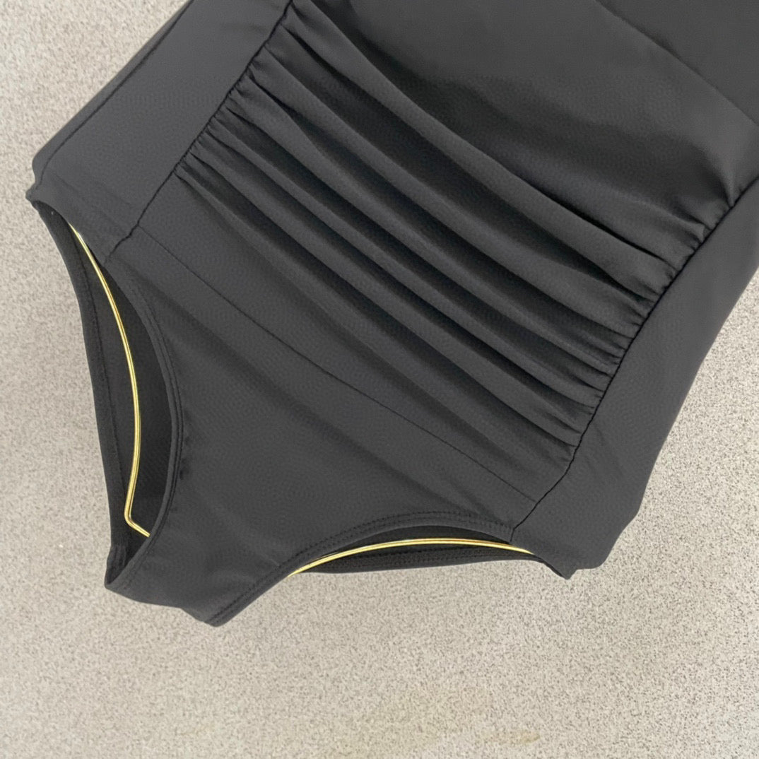 CC BIKINI SWIMSUIT SET IN BLACK ATTACHED WITH GOLD METAL LOGO 615196