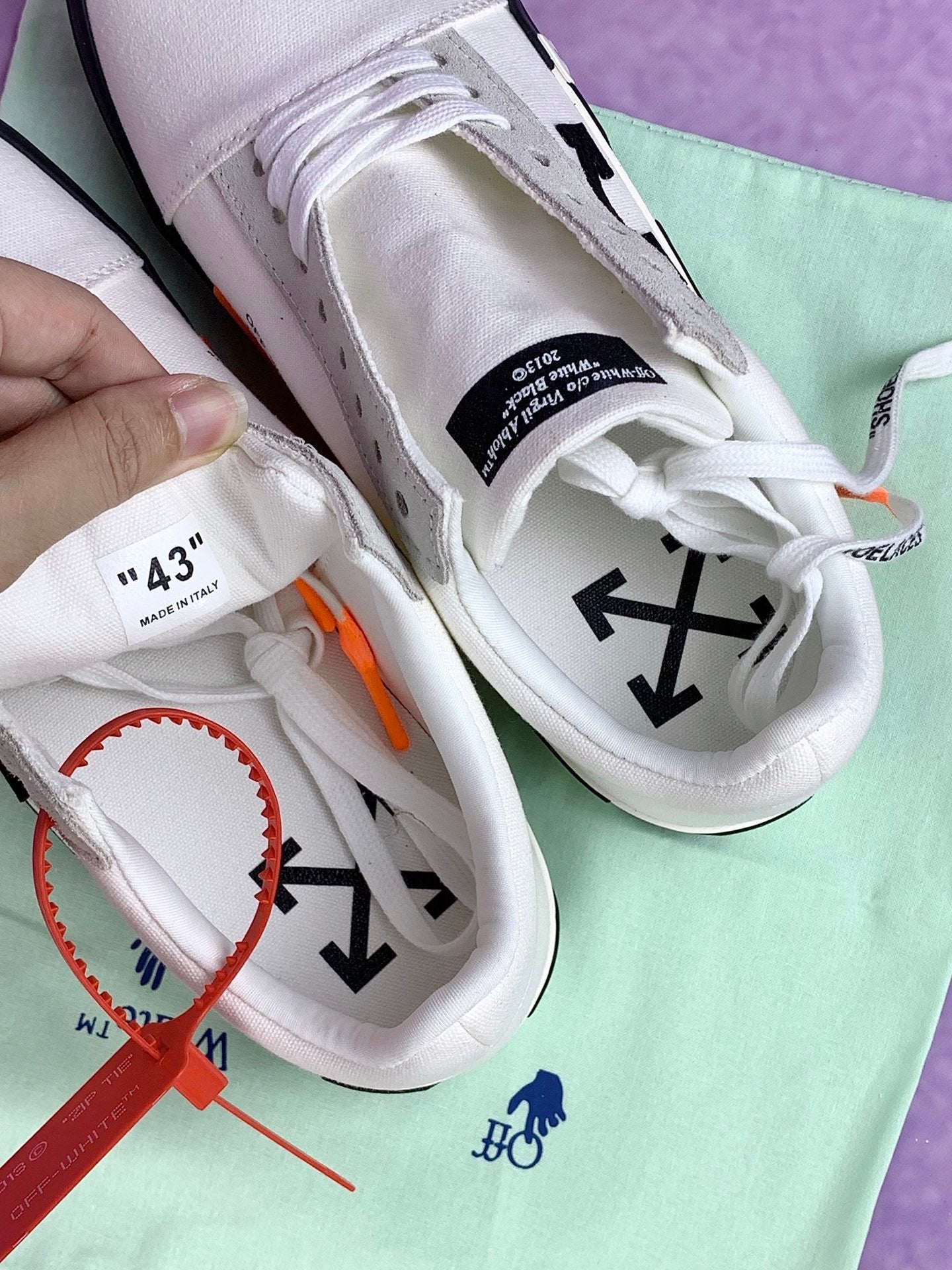Off   low-top sneakers