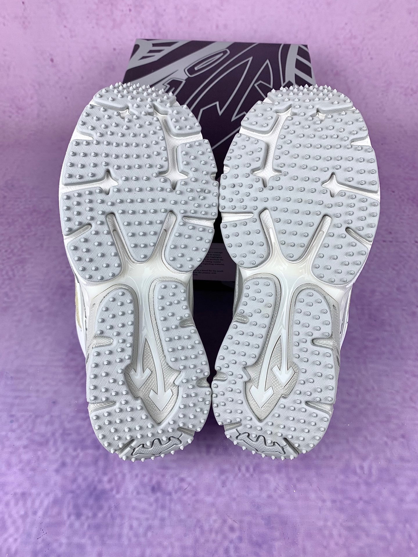 Off  Silver Arrow Sneakers