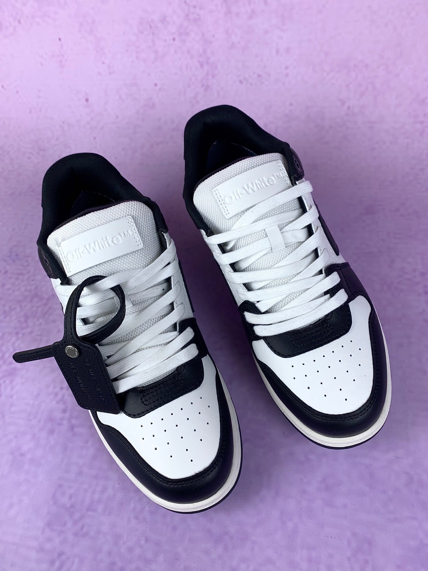 Off  Black and White Arrow Sneakers