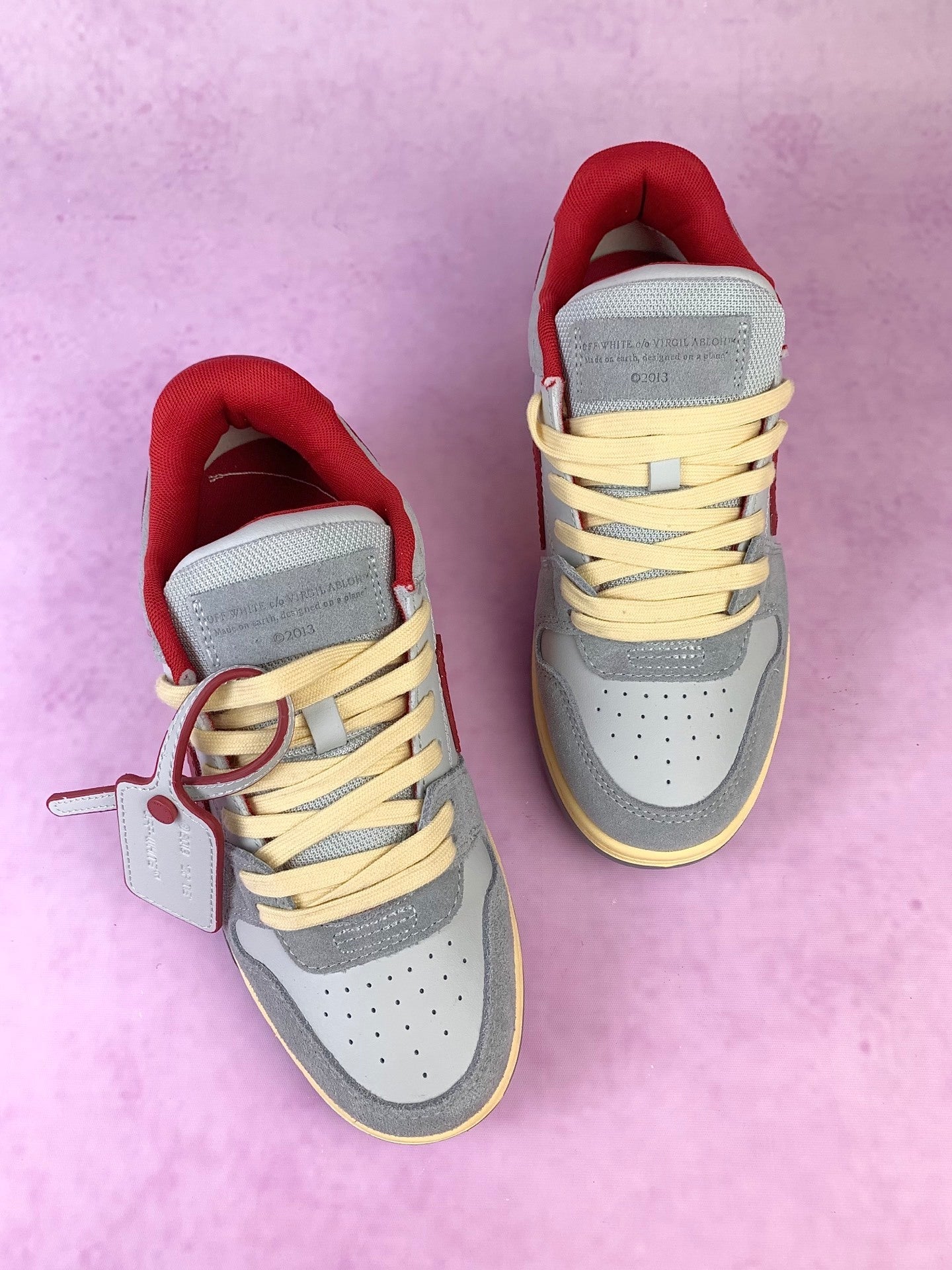 Off  Arrow Sneakers