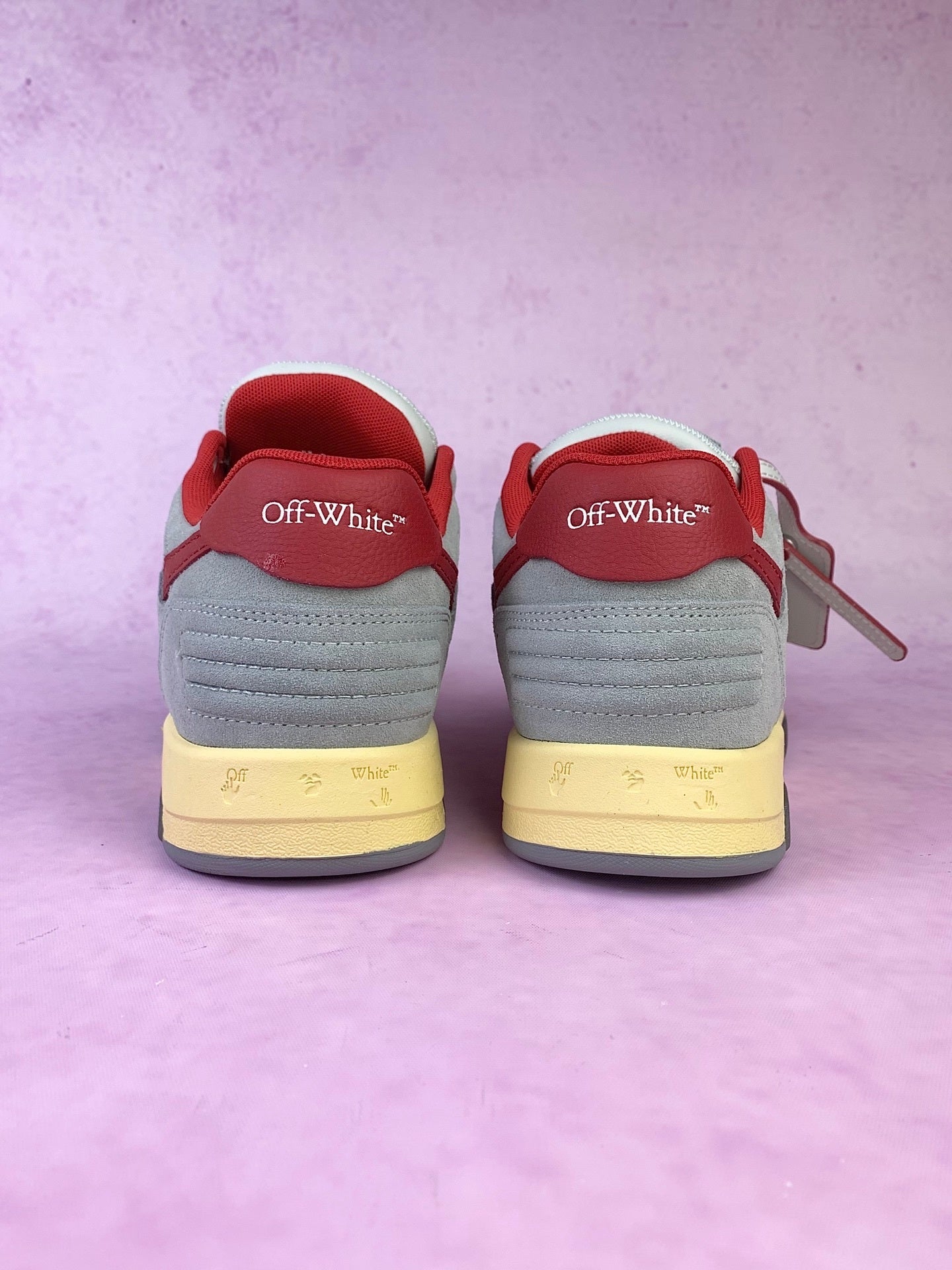 Off  Arrow Sneakers