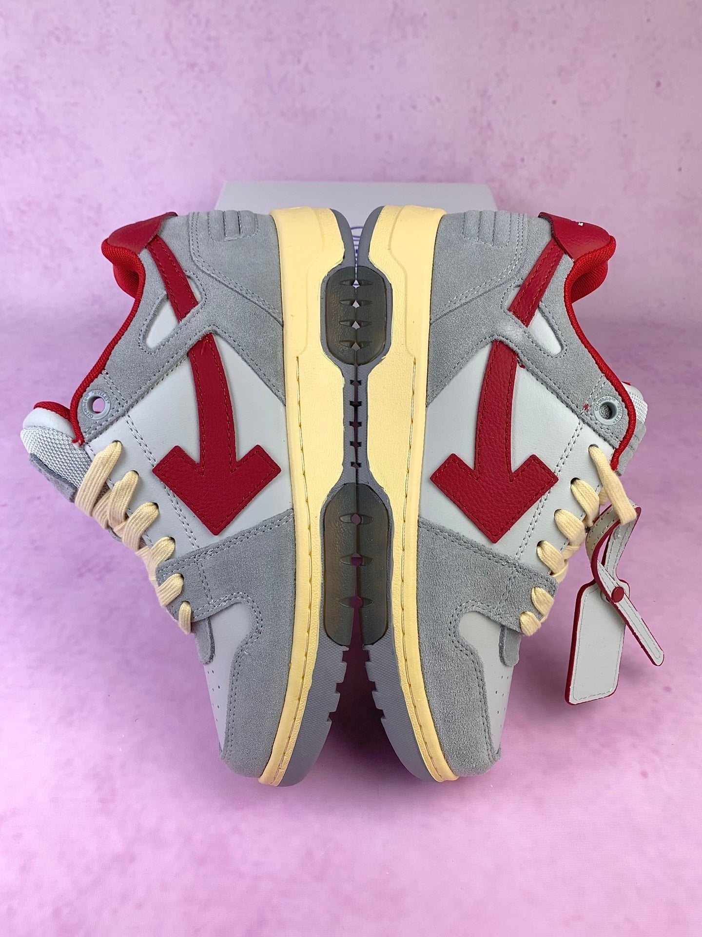 Off  Arrow Sneakers