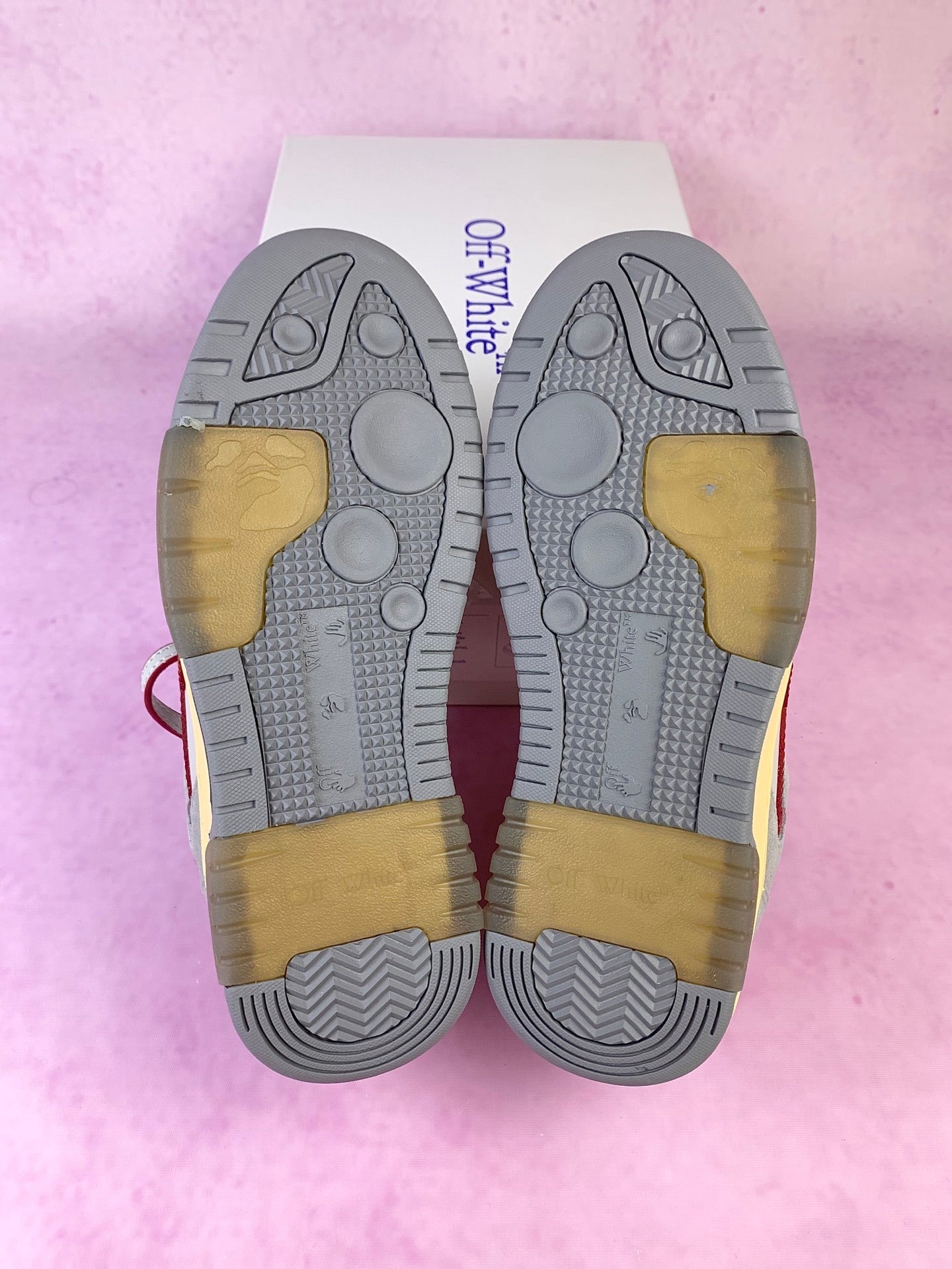 Off  Arrow Sneakers