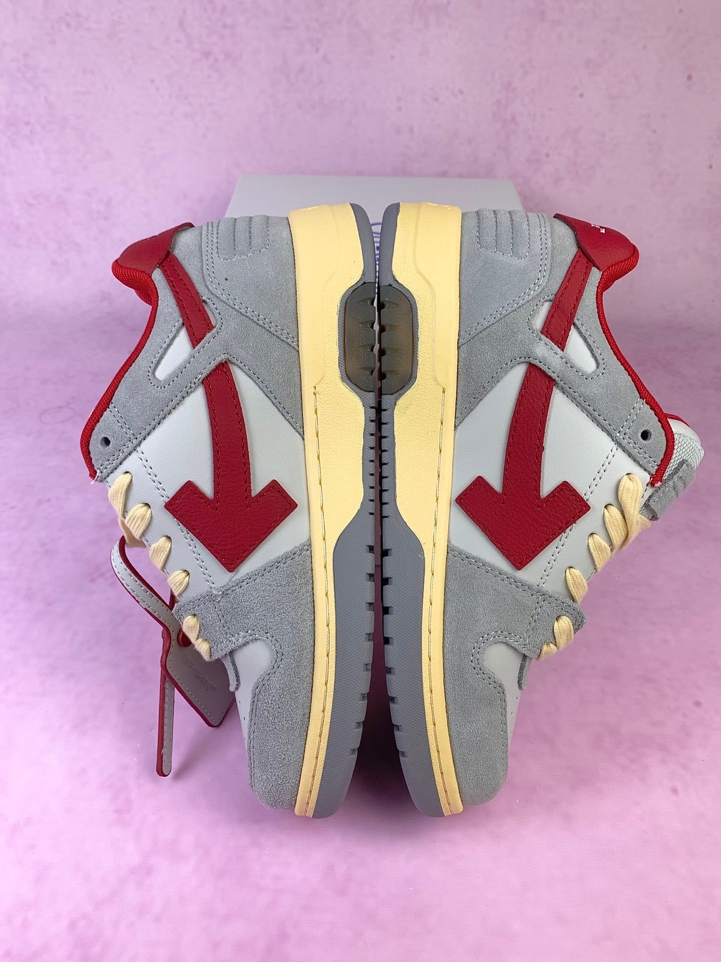 Off  Arrow Sneakers
