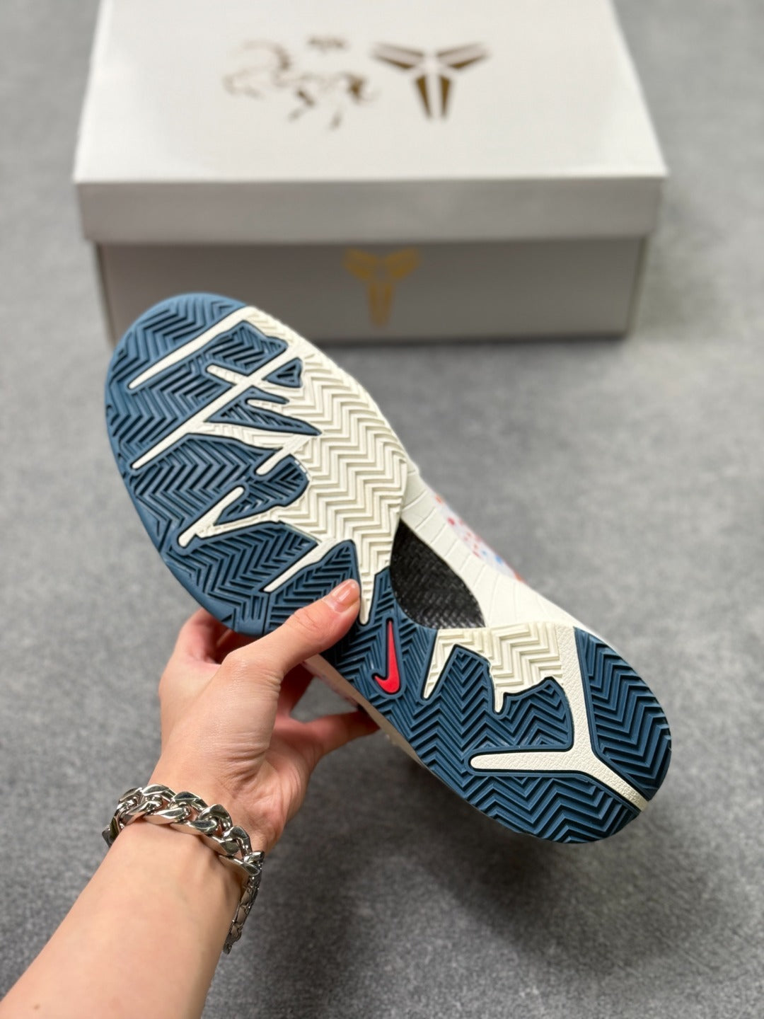 Nike Zoom Kobe 4 Basketball Shoes (Men's & Women's)