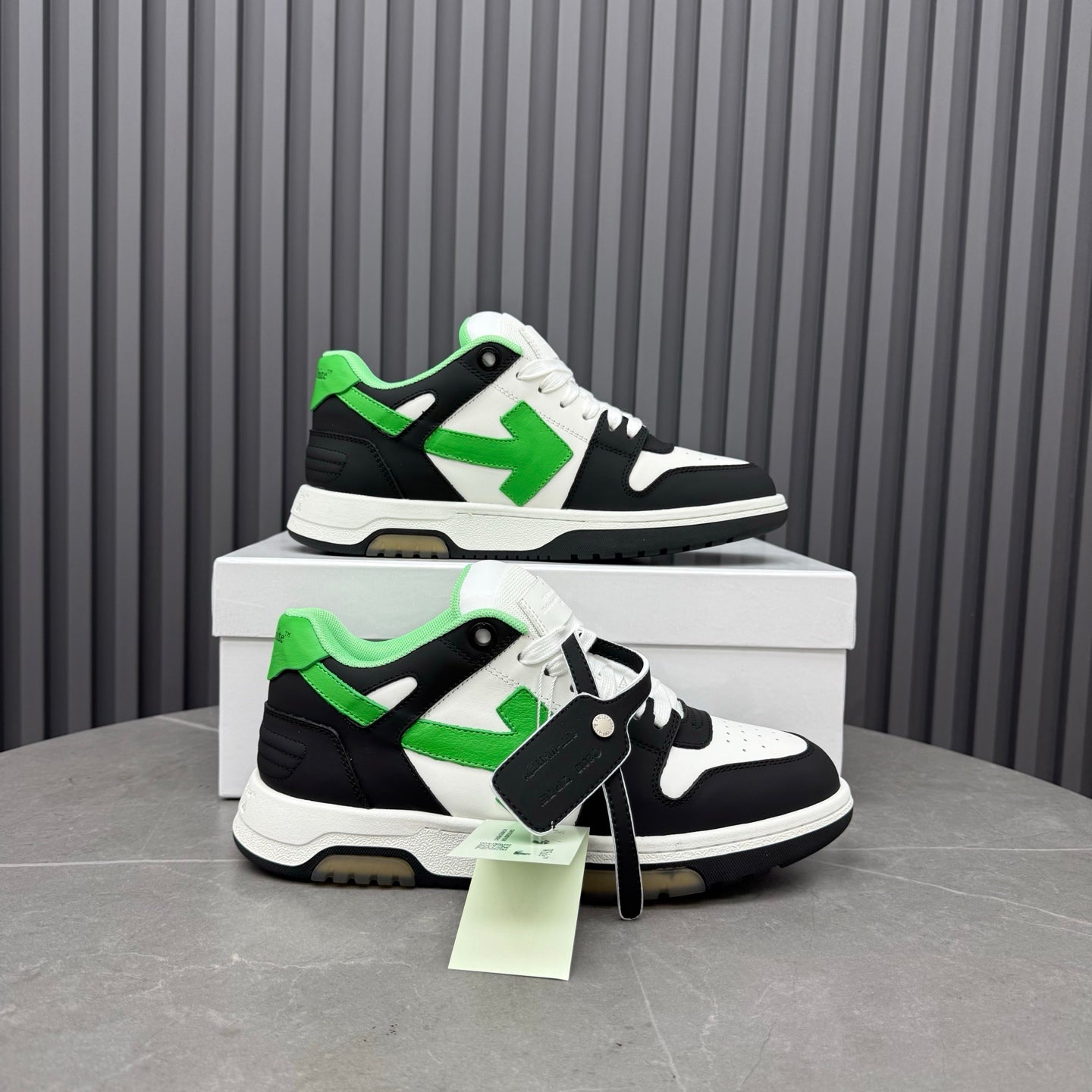 Off   Arrow Sneakers