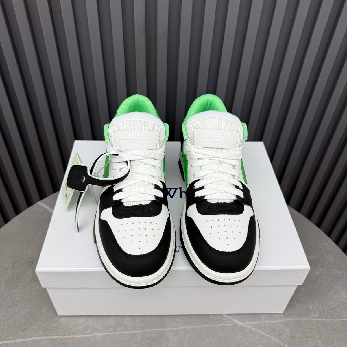Off   Arrow Sneakers