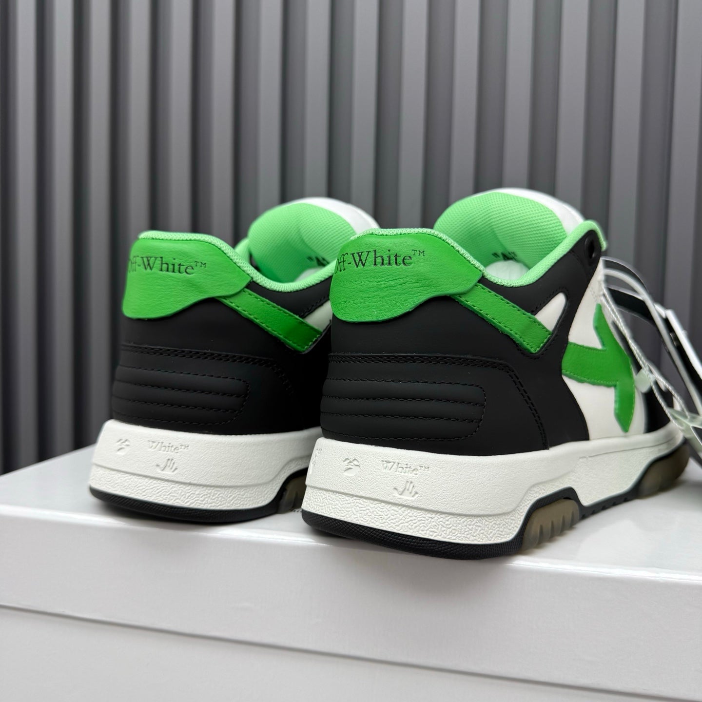 Off   Arrow Sneakers