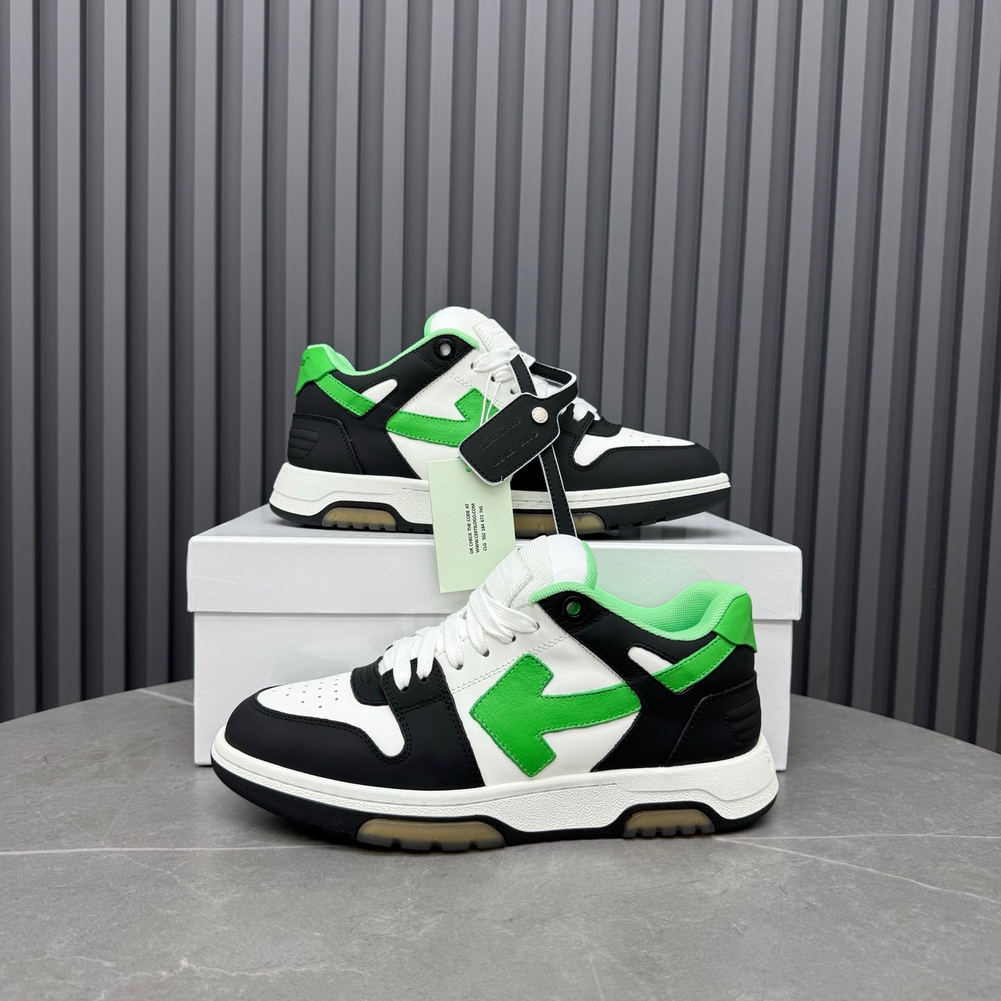 Off   Arrow Sneakers