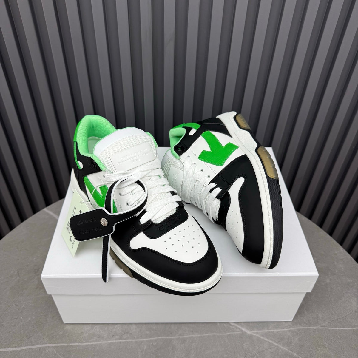 Off   Arrow Sneakers