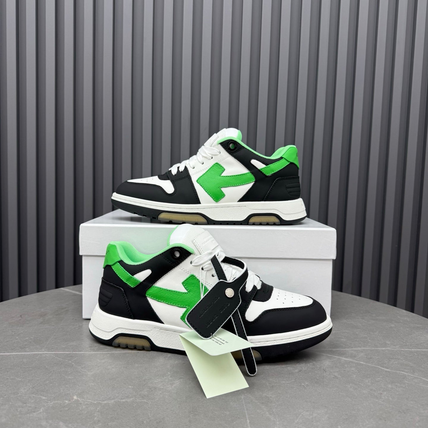Off   Arrow Sneakers